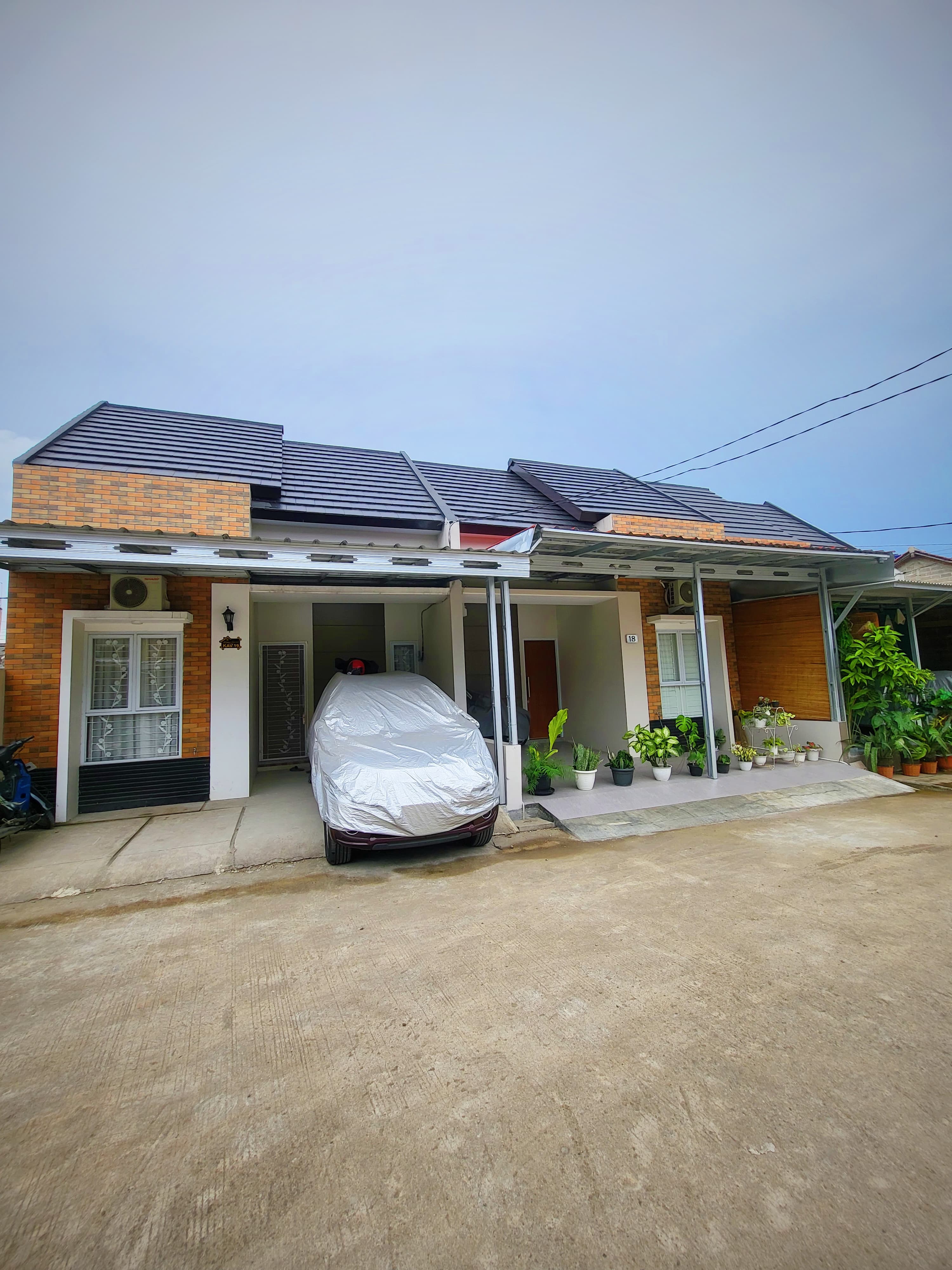 Carport dan area depan